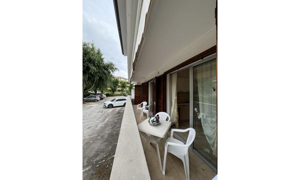 residence VILLAGGIO SELENIS: C7 - balcone (esempio)